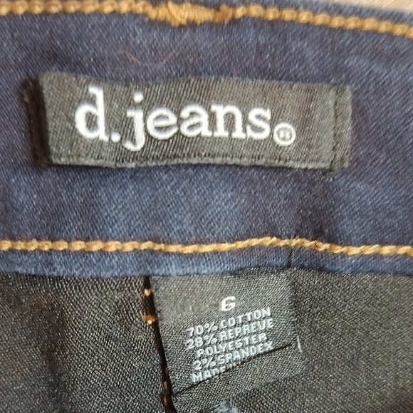 D. Jeans Blue Jean Shorts with Rolled Hem - Picture 2 of 3